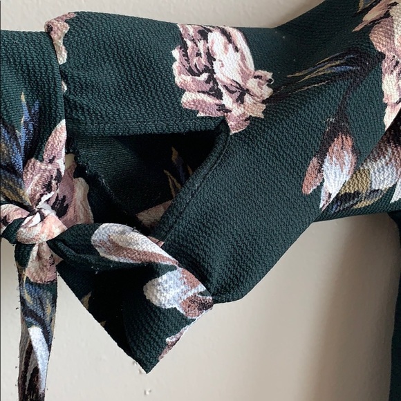 Floral Off the Shoulder Shirt! - Picture 4 of 5